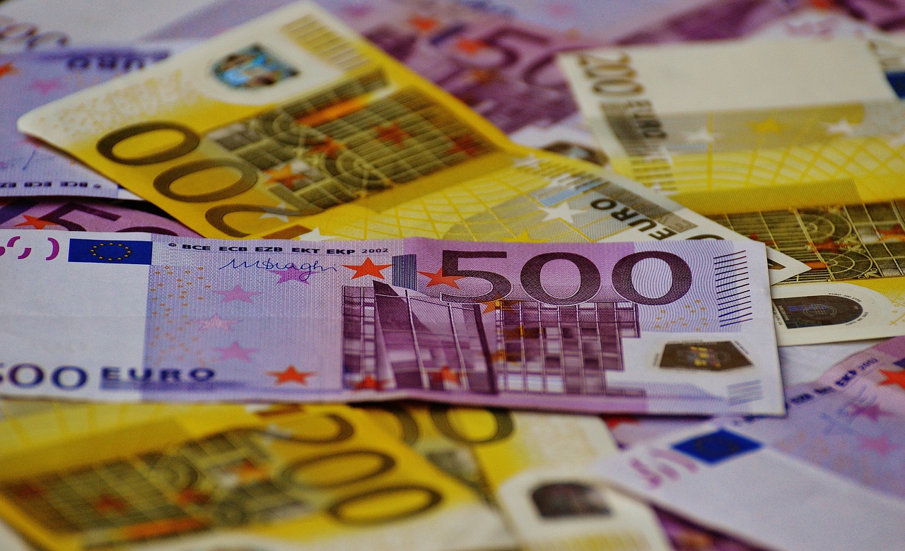 money, seem, euro bills-1508434.jpg